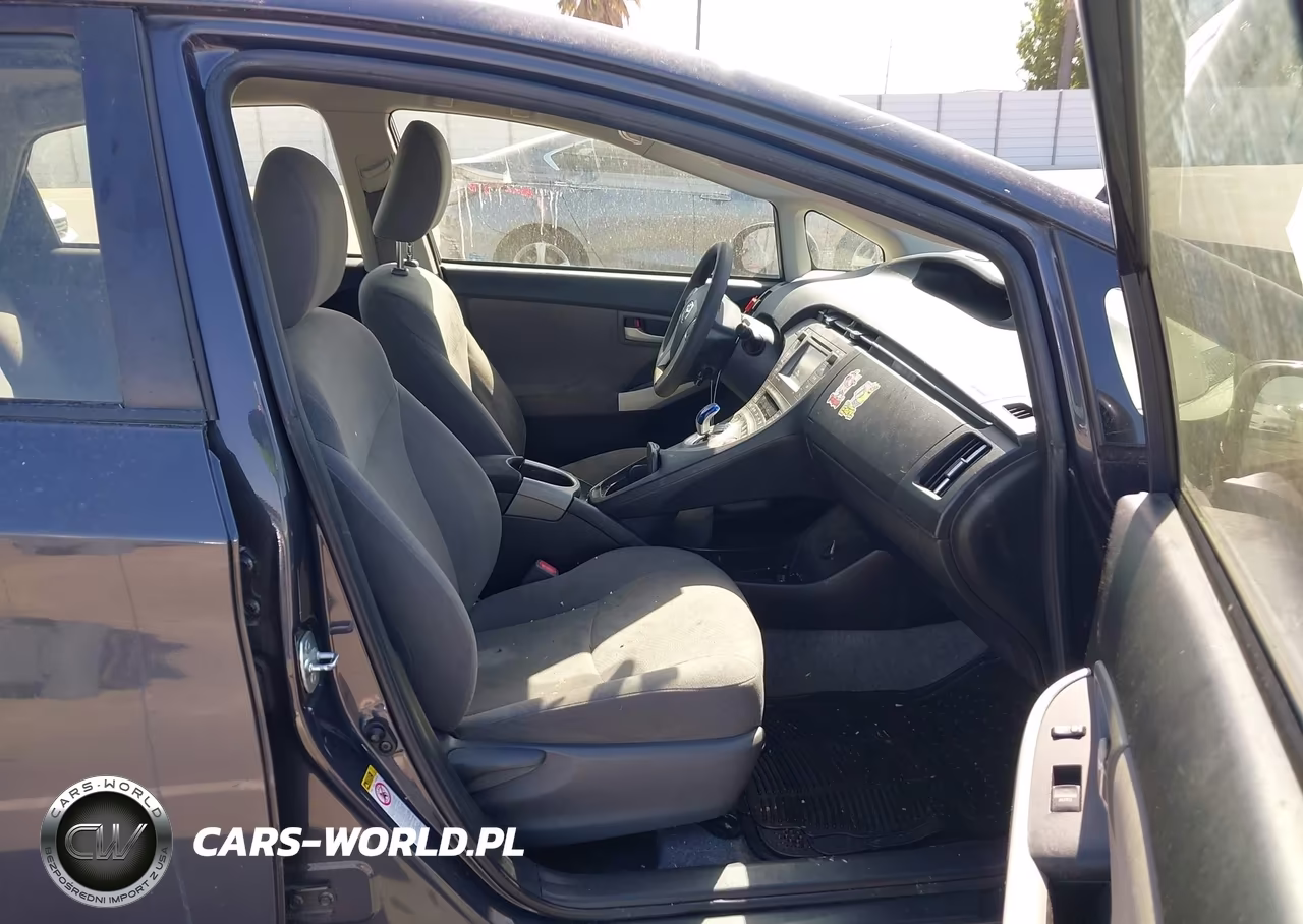 2014 Toyota Prius Three VIN:JTDKN3DU1E0361365 - 5