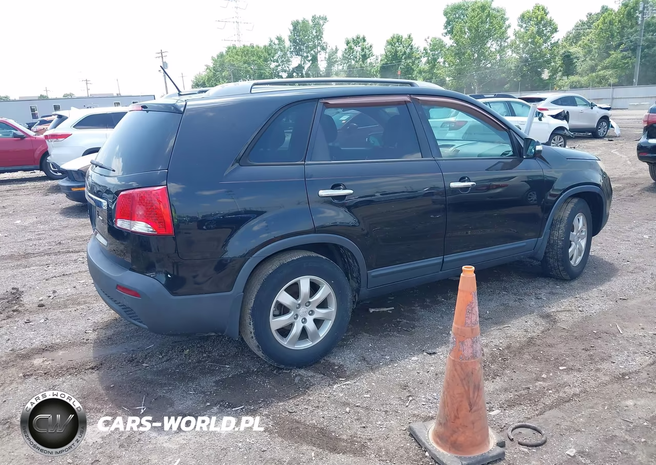 2011 Kia Sorento Lx VIN:5XYKT3A12BG086482 - 4