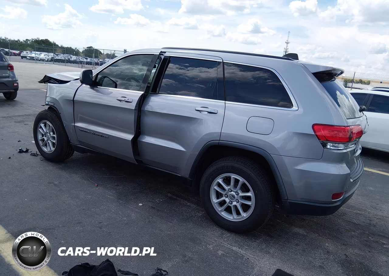 2019 Jeep Grand Cherokee Laredo 4X2 VIN:1C4RJEAG6KC662258 - 3