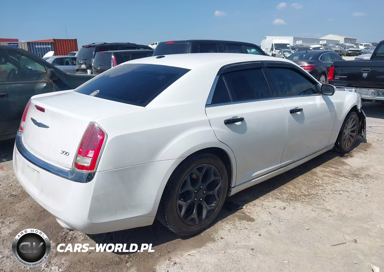 2014 Chrysler 300 VIN:2C3CCAAG7EH255533 - 4