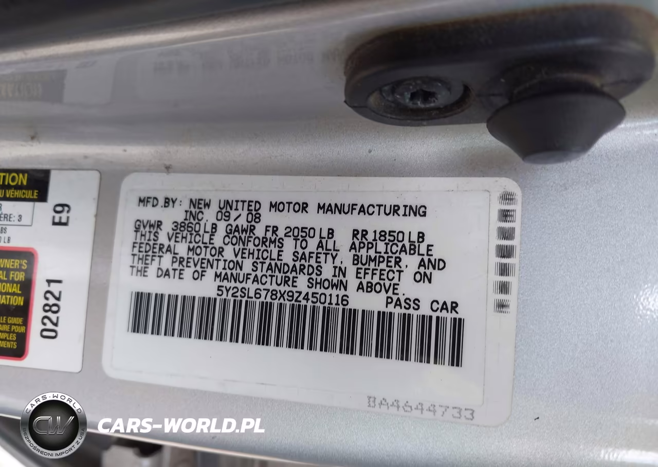2009 Pontiac Vibe VIN:5Y2SL678X9Z450116 - 9