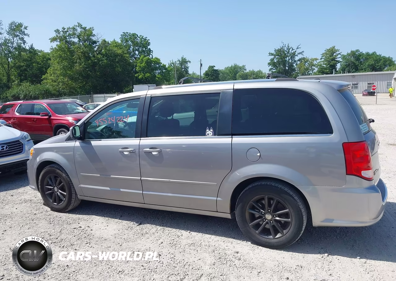 2017 Dodge Grand Caravan Sxt VIN:2C4RDGCG8HR589295 - 14
