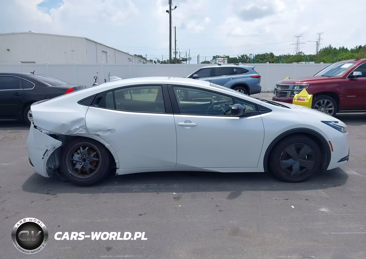 2023 Toyota Prius Le VIN:JTDACAAU5P3010034 - 14