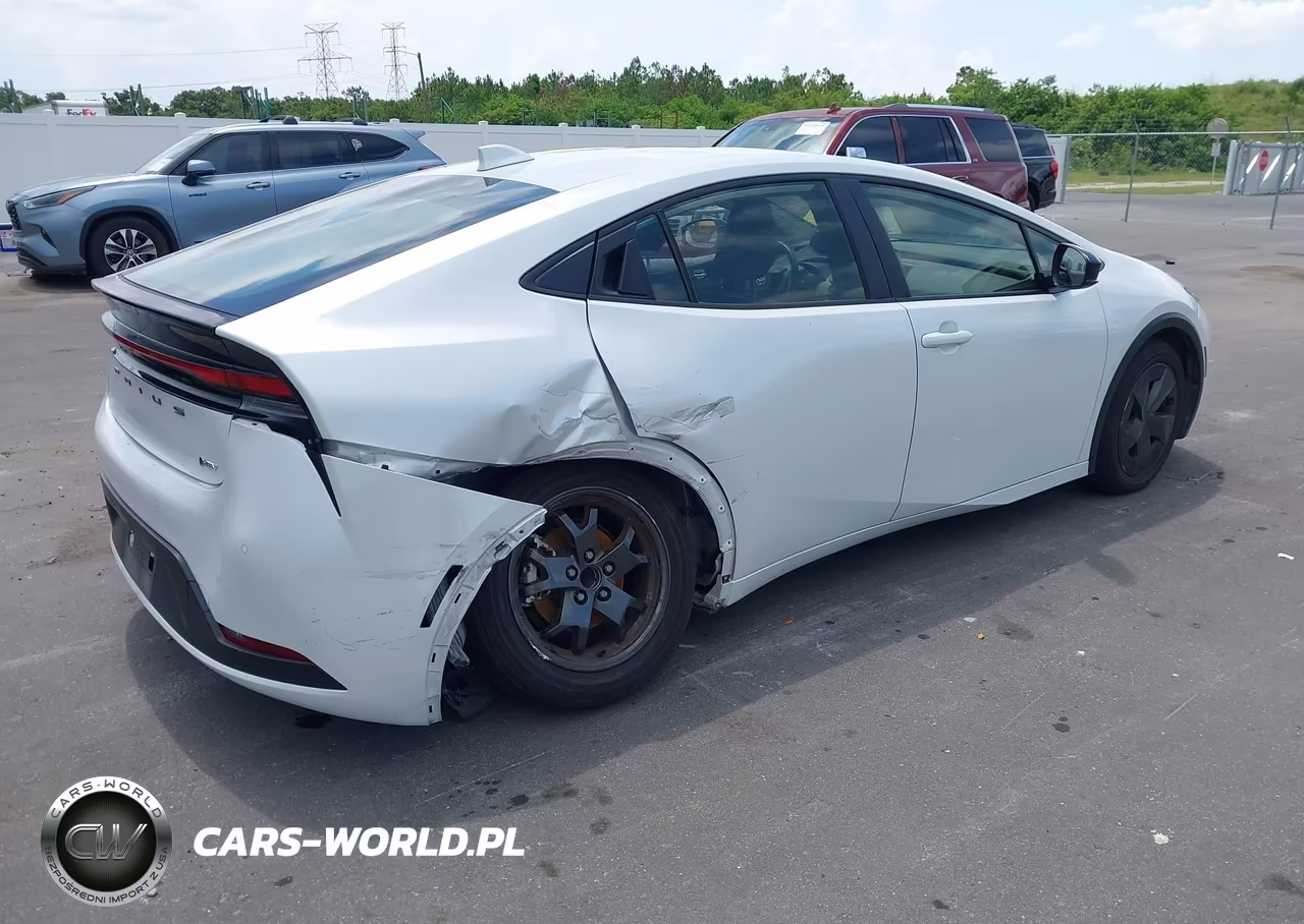 2023 Toyota Prius Le VIN:JTDACAAU5P3010034 - 4