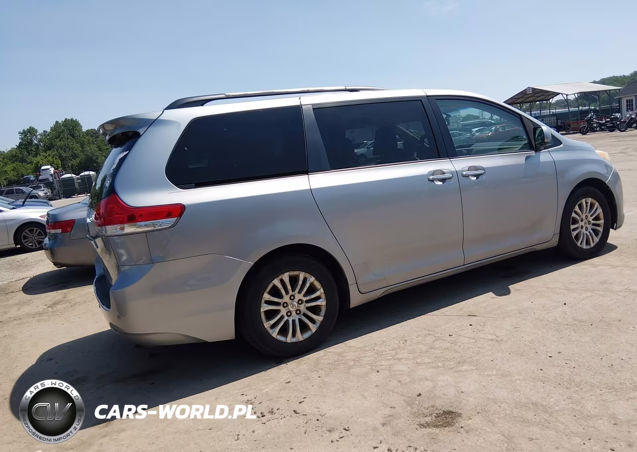 2011 Toyota Sienna Xle V6 VIN:5TDYK3DC4BS055358 - 4