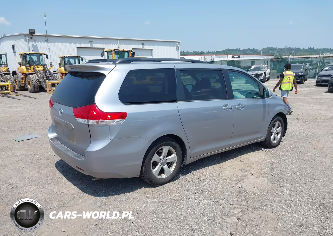 2013 Toyota Sienna Le V6 8 Passenger VIN:5TDKK3DC9DS298866 - 4