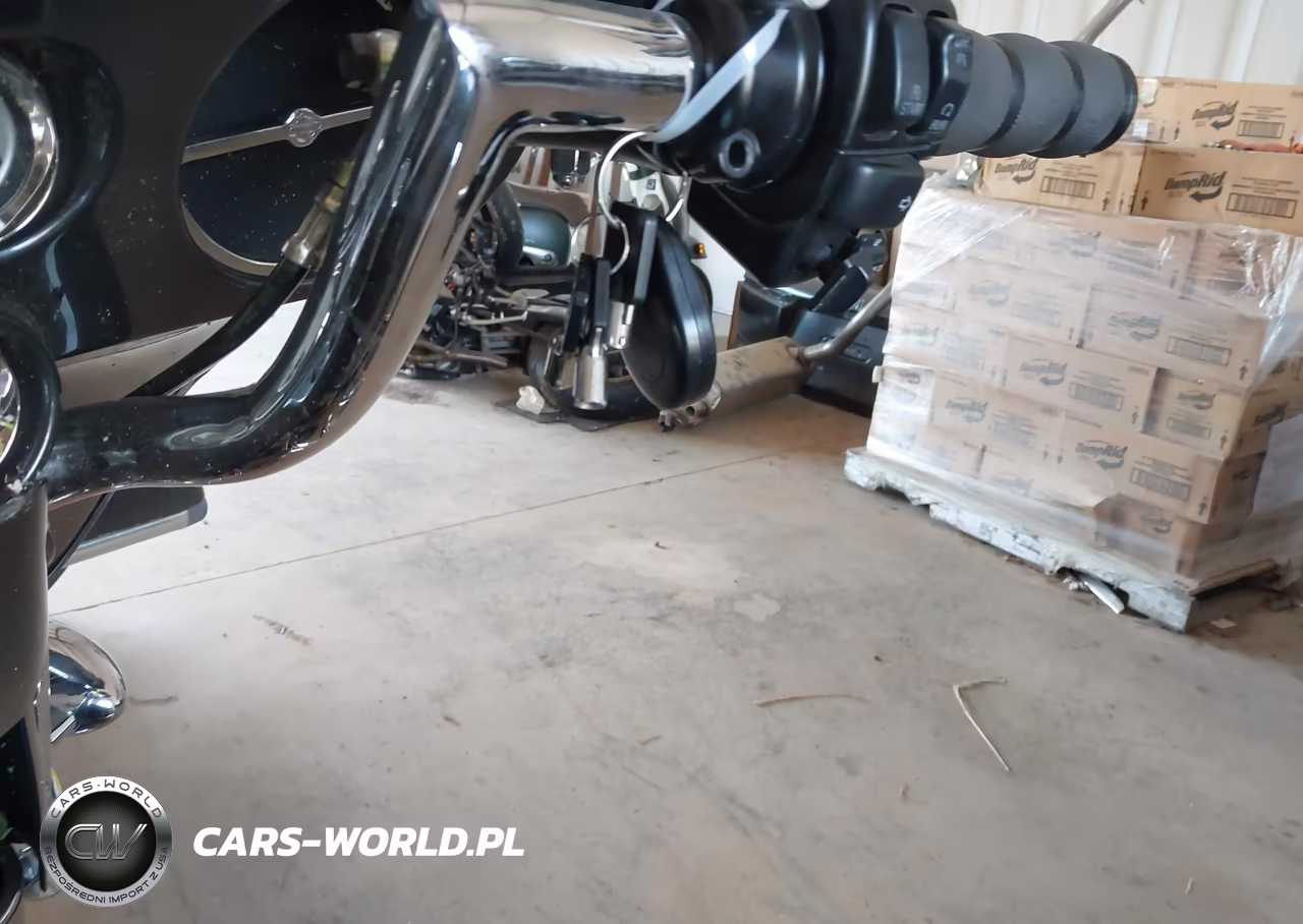 2010 Harley-Davidson Flhx VIN:1HD1KB417AB633189 - 11