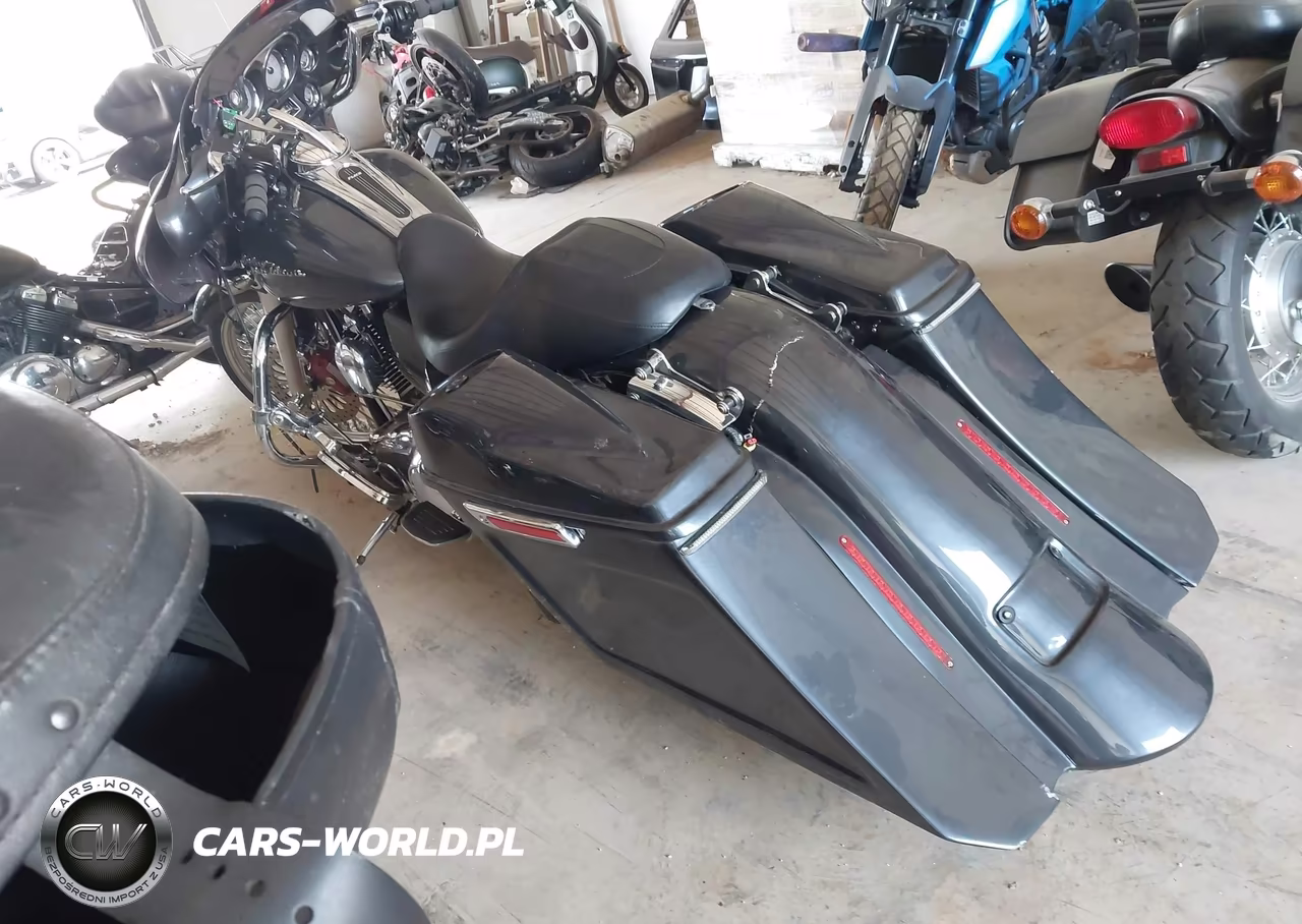 2010 Harley-Davidson Flhx VIN:1HD1KB417AB633189 - 3