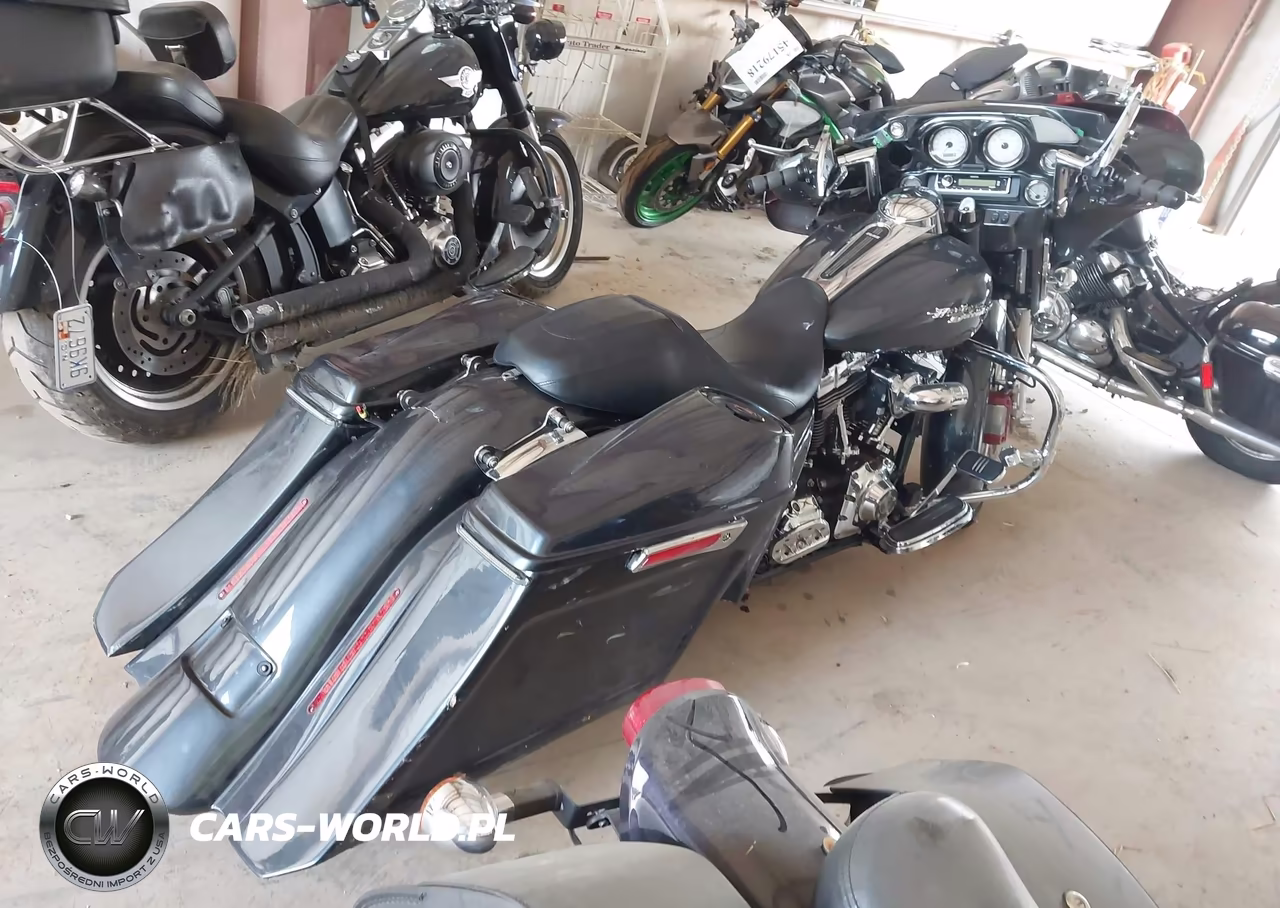 2010 Harley-Davidson Flhx VIN:1HD1KB417AB633189 - 4