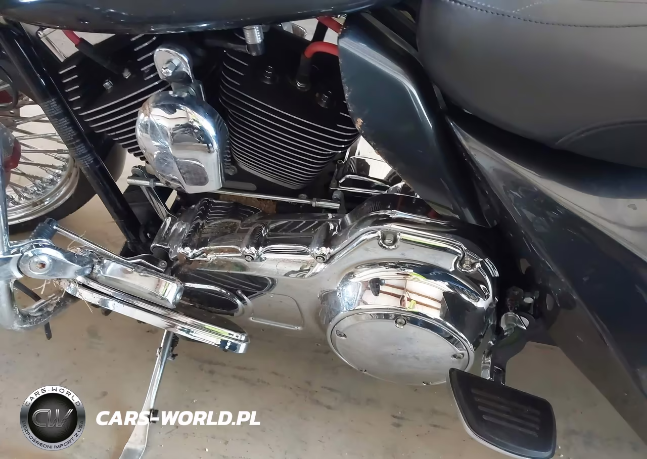 2010 Harley-Davidson Flhx VIN:1HD1KB417AB633189 - 9