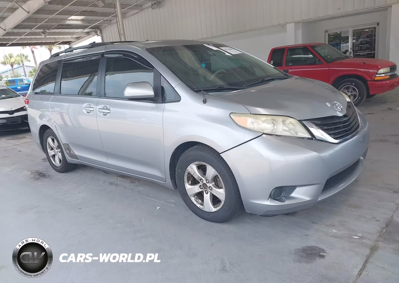 2013 Toyota Sienna Le V6 8 Passenger – zdjęcie 1 z 16