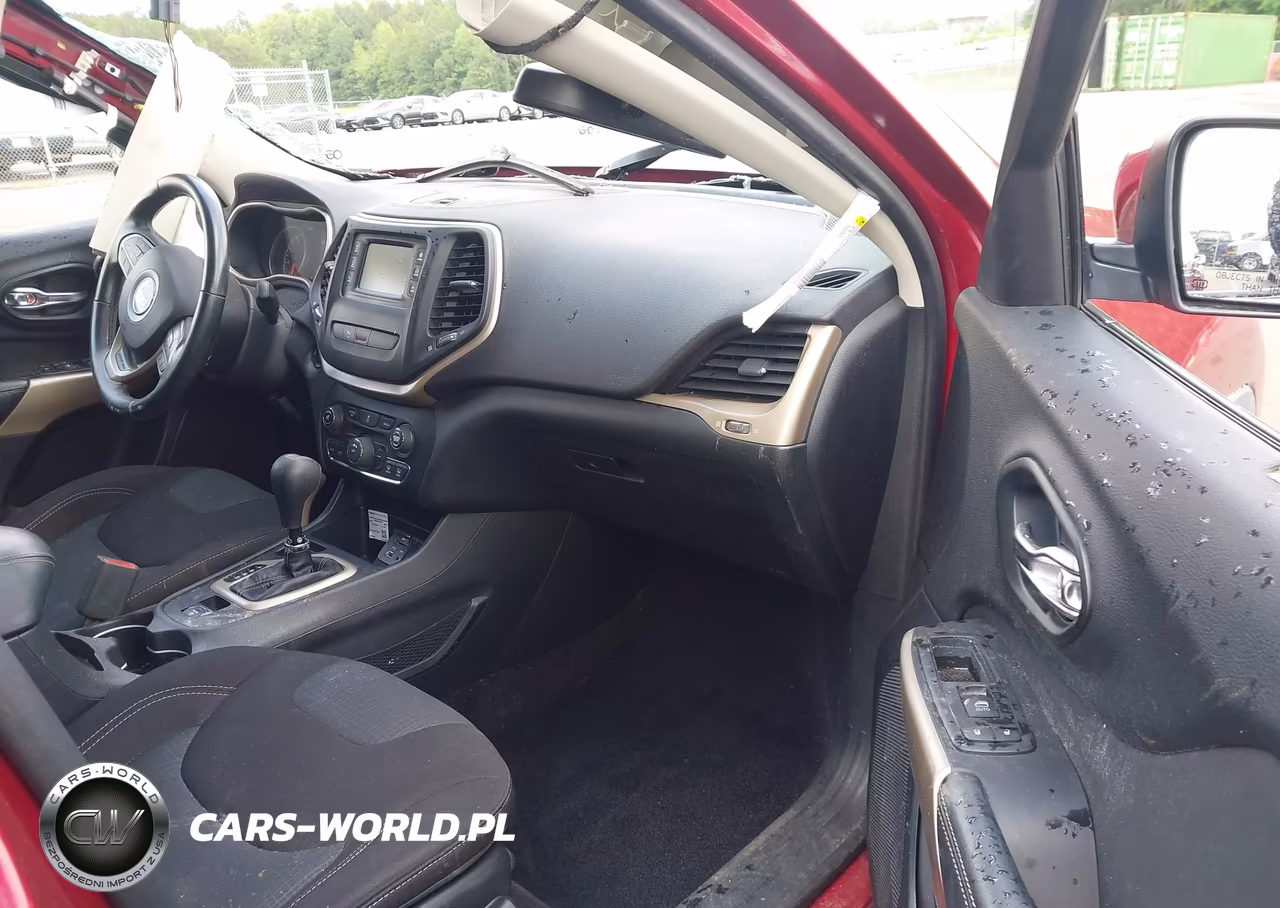 2017 Jeep Cherokee Latitude VIN:1C4PJLCB4HW574412 - 5