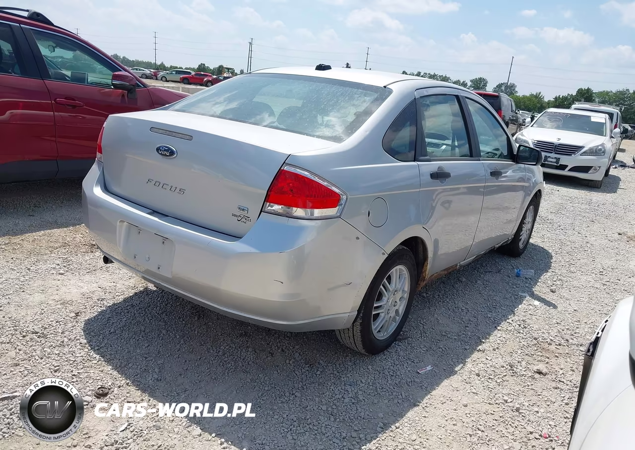 2010 Ford Focus Se VIN:1FAHP3FN2AW190021 - 4
