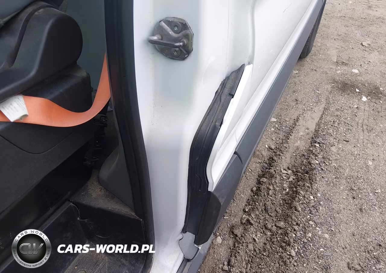 2019 Ford Transit-150 VIN:1FTYE2CM1KKB69319 - 9
