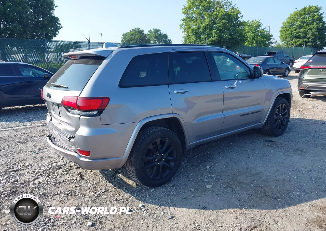 2019 Jeep Grand Cherokee Altitude 4X4 VIN:1C4RJFAGXKC610685 - 4