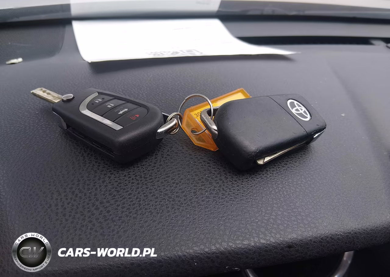 2020 Toyota Camry Se VIN:4T1G11AKXLU900673 - 11