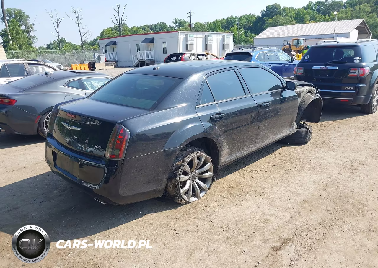 2014 Chrysler 300 300S VIN:2C3CCABT9EH323777 - 4