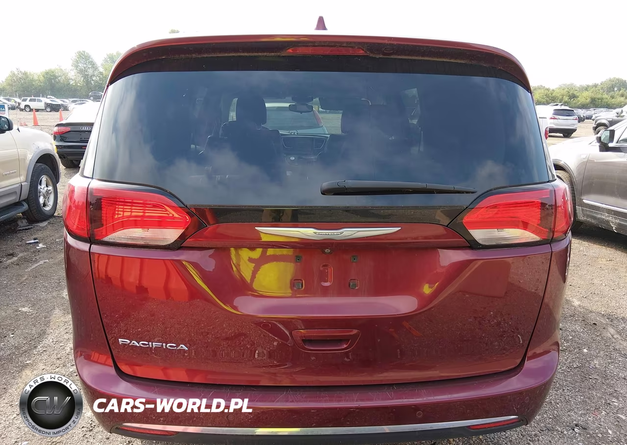 2017 Chrysler Pacifica Touring-L VIN:2C4RC1BG9HR533917 - 17