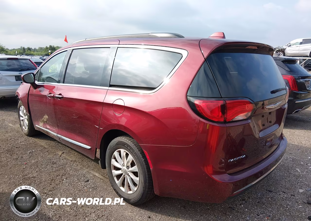 2017 Chrysler Pacifica Touring-L VIN:2C4RC1BG9HR533917 - 3