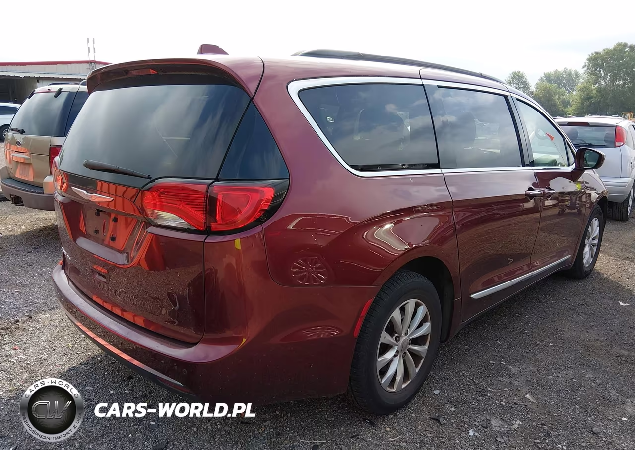 2017 Chrysler Pacifica Touring-L VIN:2C4RC1BG9HR533917 - 4