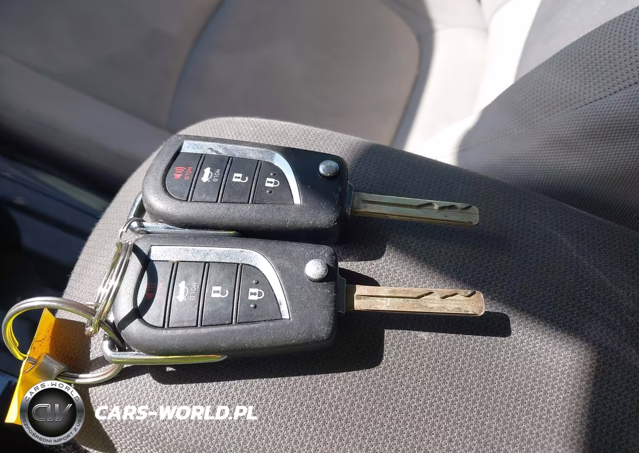 2022 Toyota Corolla Le VIN:JTDEPMAE3NJ197427 - 11