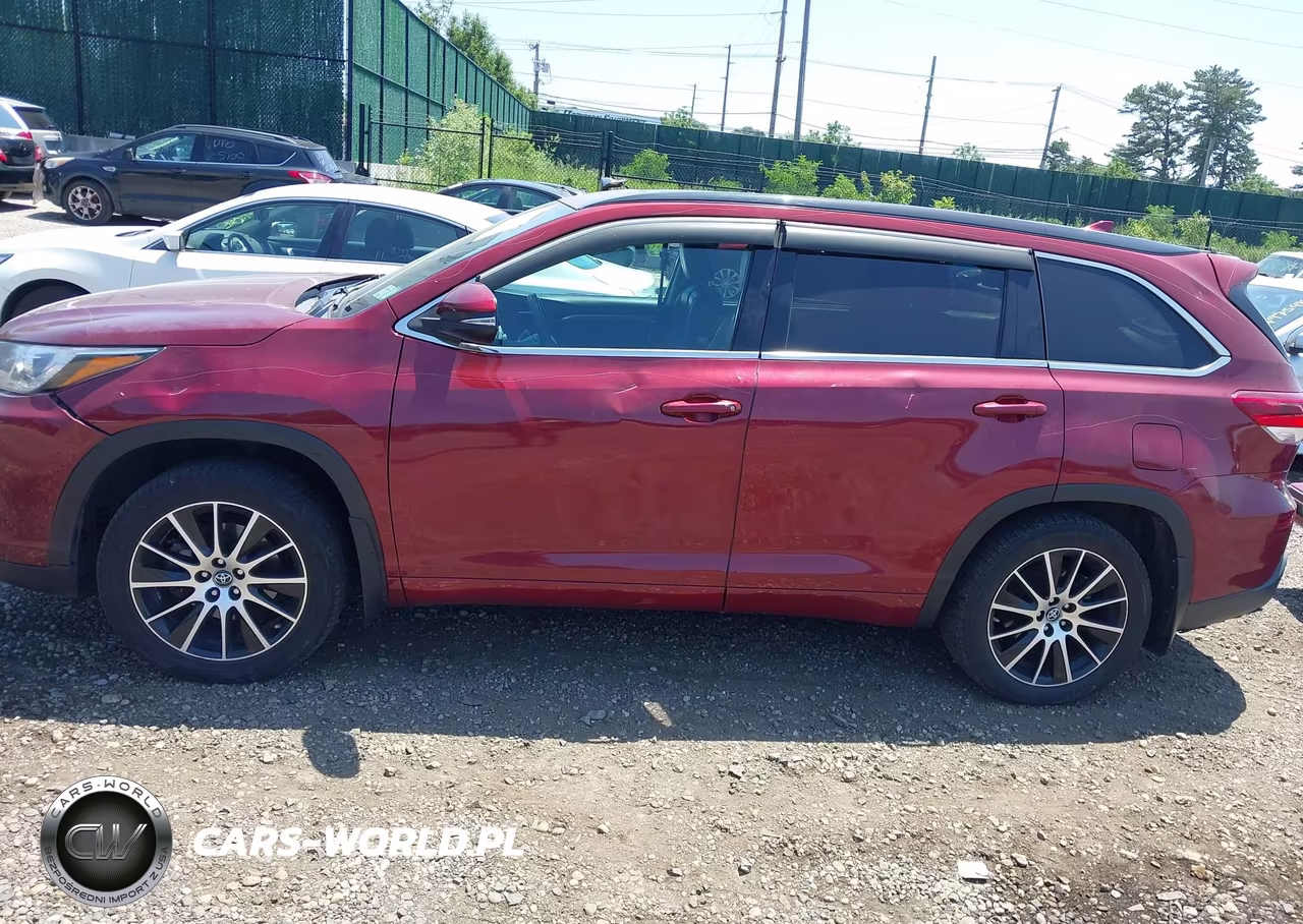 2018 Toyota Highlander Se VIN:5TDJZRFH1JS537826 - 14