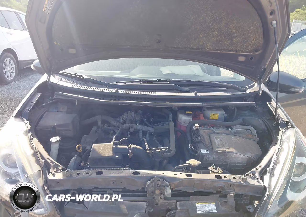 2015 Toyota Prius C Three VIN:JTDKDTB30F1098374 - 10