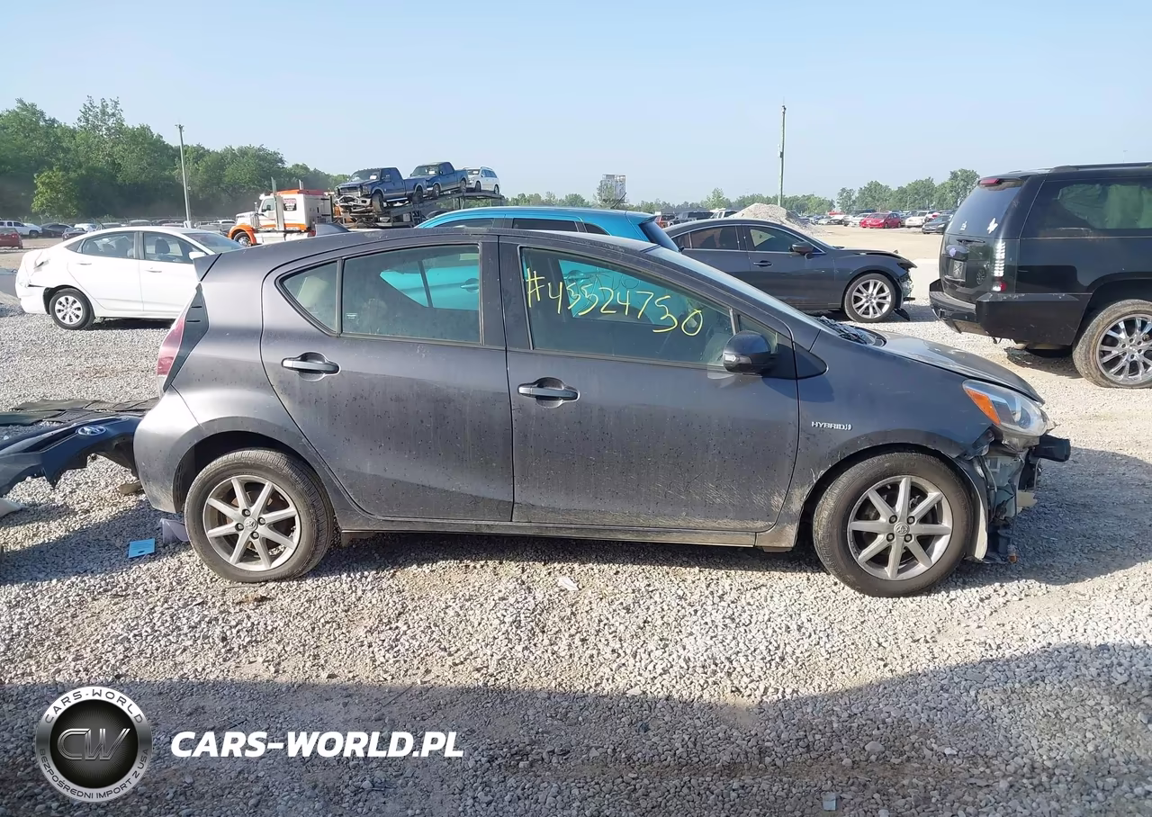 2015 Toyota Prius C Three VIN:JTDKDTB30F1098374 - 14
