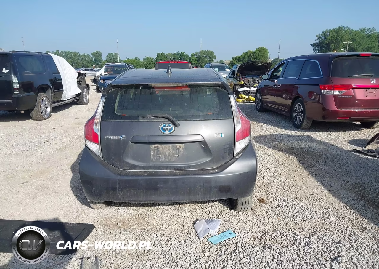 2015 Toyota Prius C Three VIN:JTDKDTB30F1098374 - 17