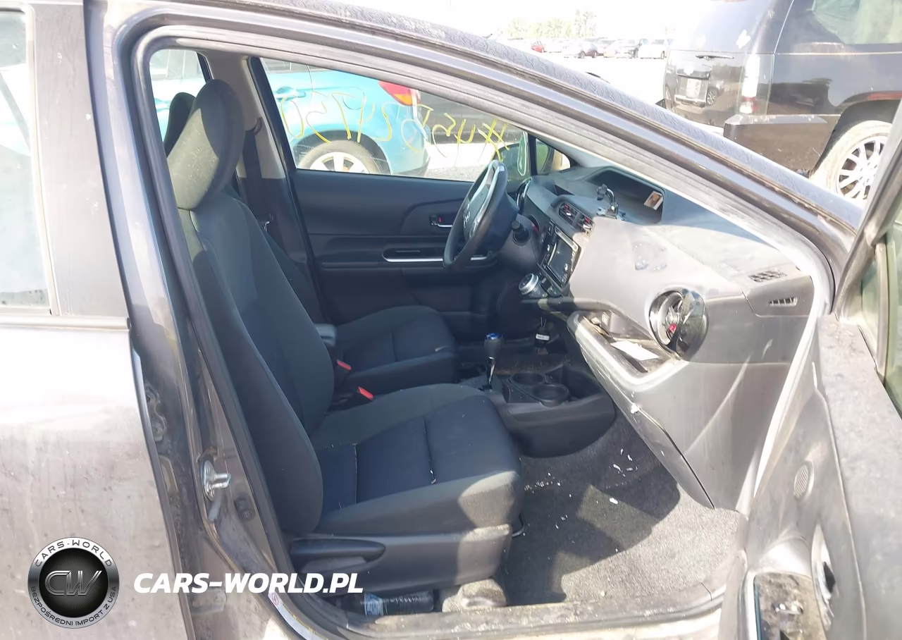 2015 Toyota Prius C Three VIN:JTDKDTB30F1098374 - 5