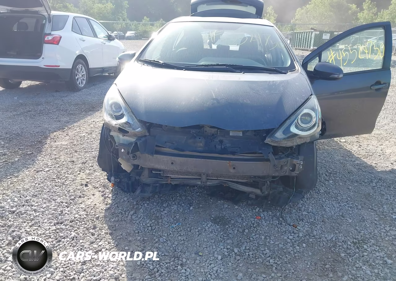 2015 Toyota Prius C Three VIN:JTDKDTB30F1098374 - 6
