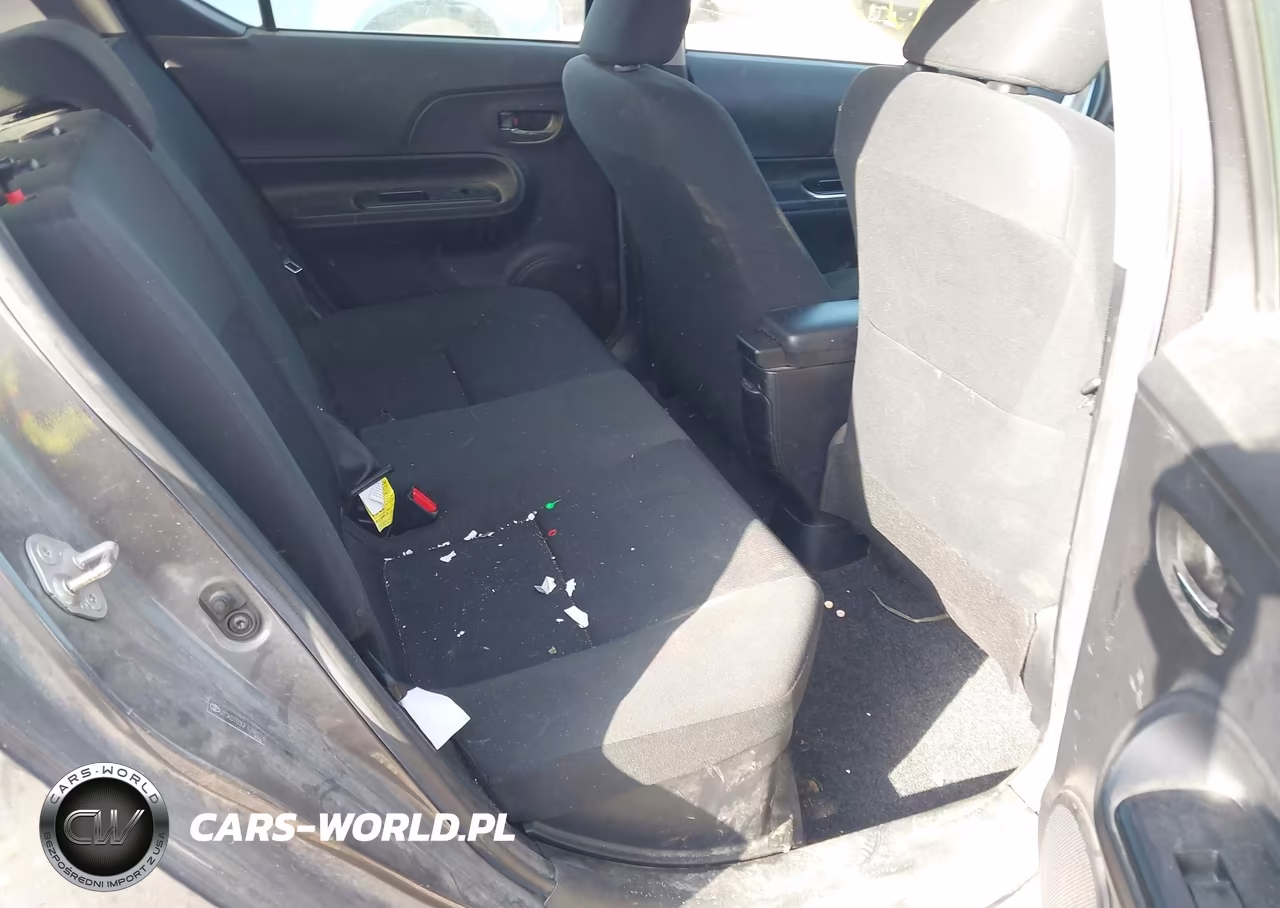 2015 Toyota Prius C Three VIN:JTDKDTB30F1098374 - 8