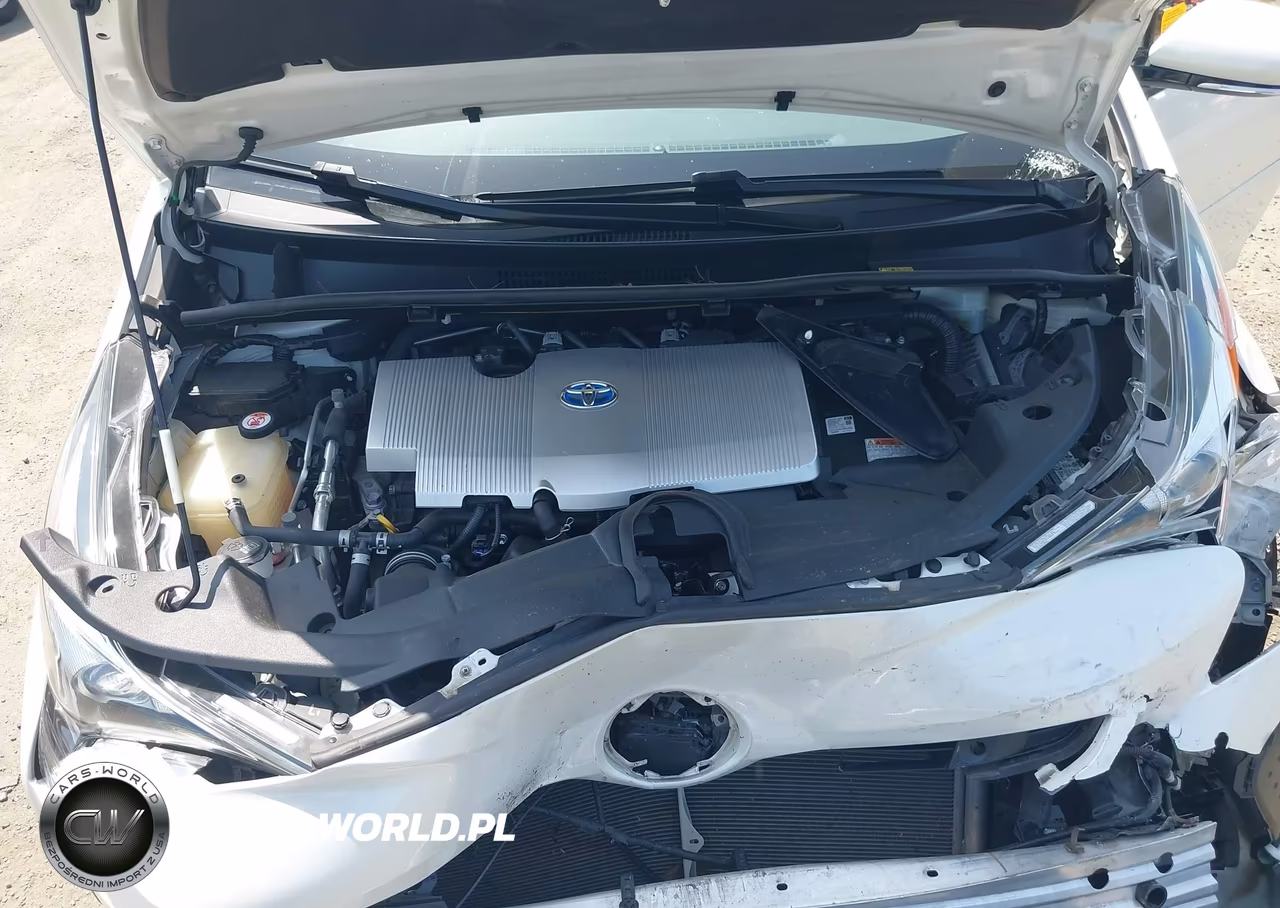 2018 Toyota Prius Three VIN:JTDKARFU4J3057502 - 10