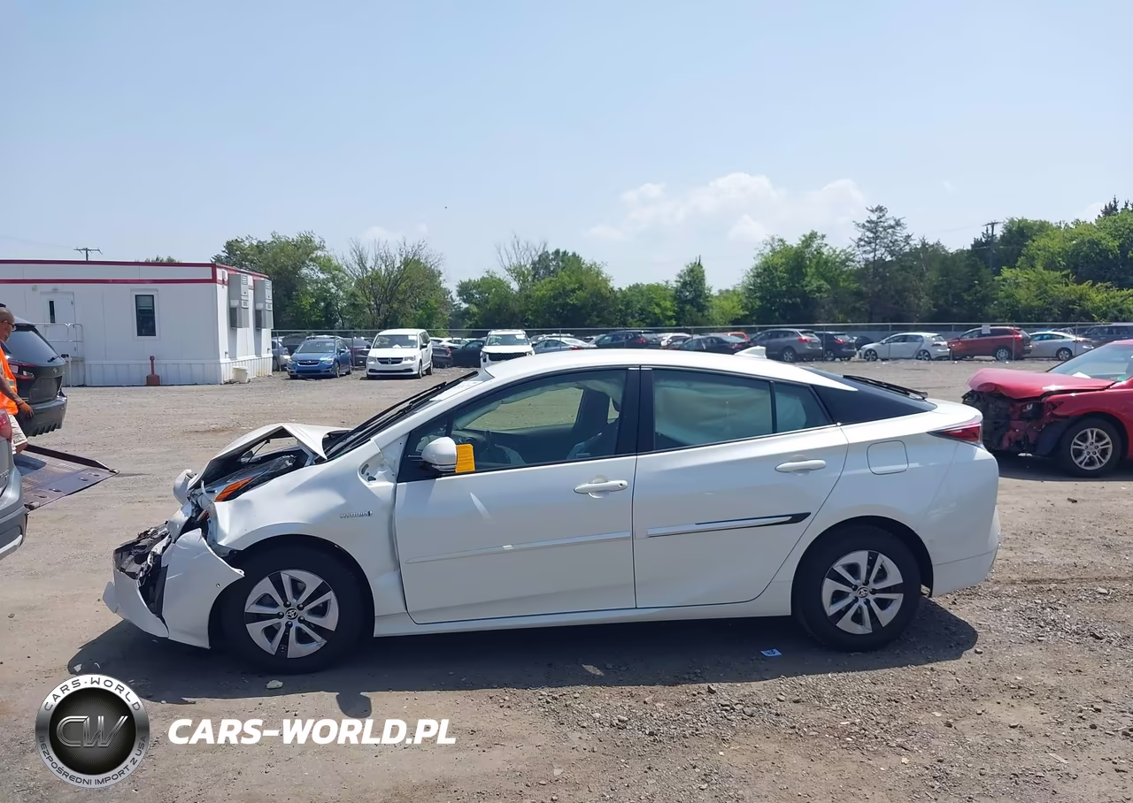 2018 Toyota Prius Three VIN:JTDKARFU4J3057502 - 14