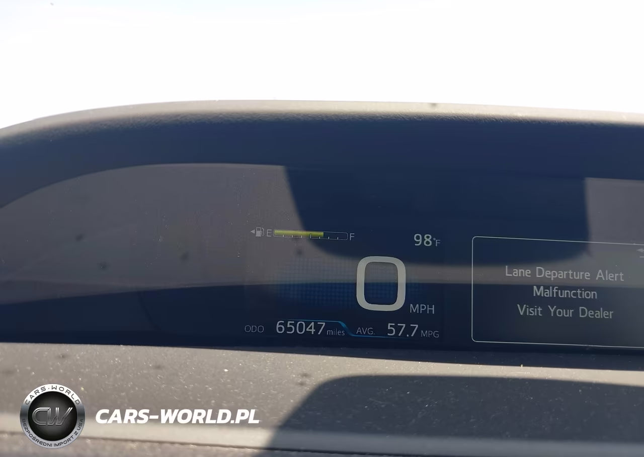 2018 Toyota Prius Three VIN:JTDKARFU4J3057502 - 15