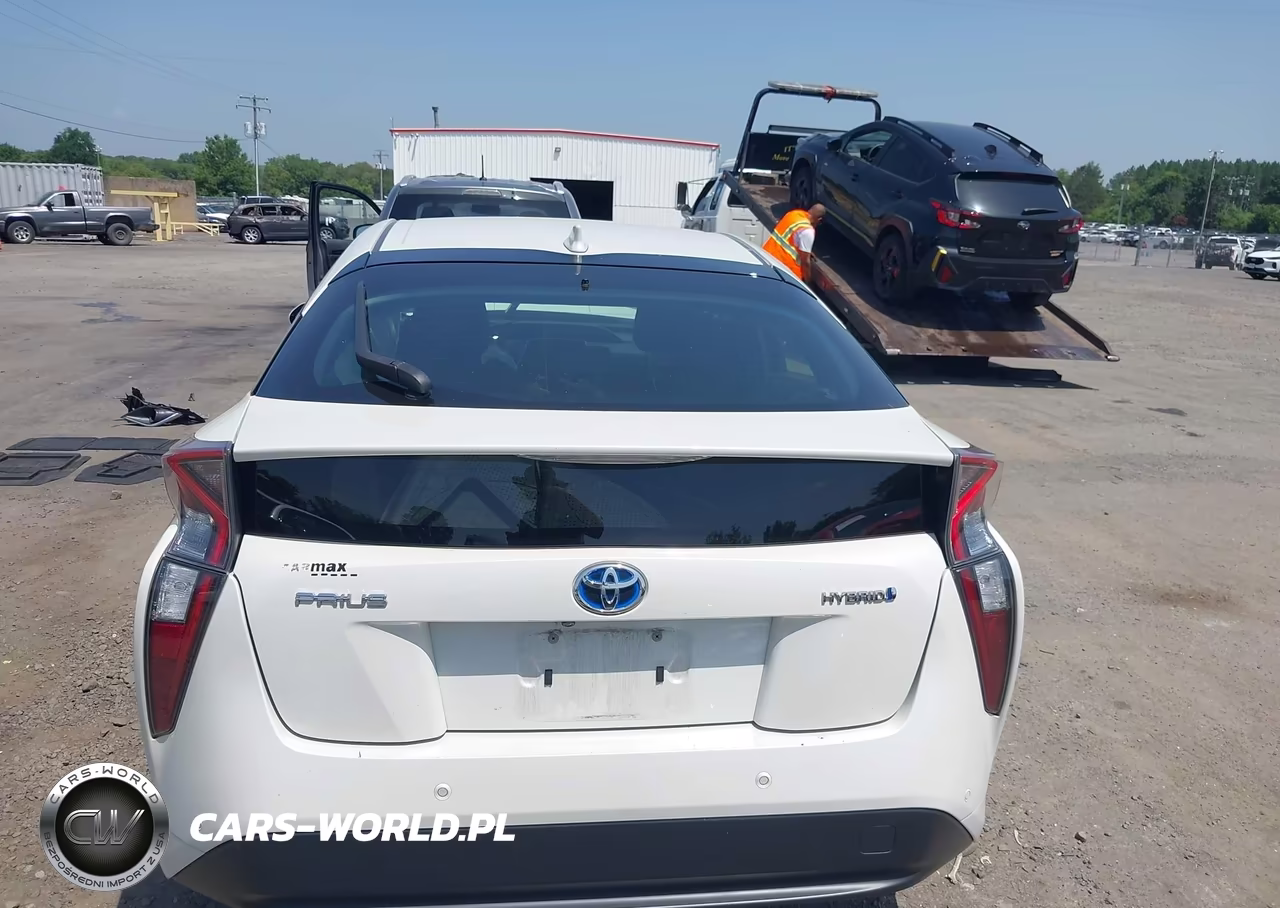 2018 Toyota Prius Three VIN:JTDKARFU4J3057502 - 16