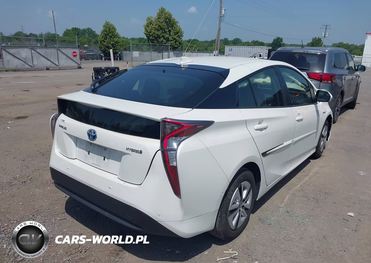 2018 Toyota Prius Three VIN:JTDKARFU4J3057502 - 4