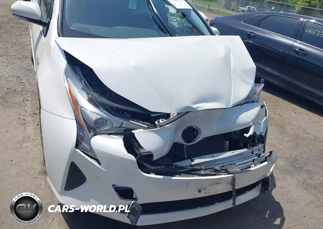 2018 Toyota Prius Three VIN:JTDKARFU4J3057502 - 6