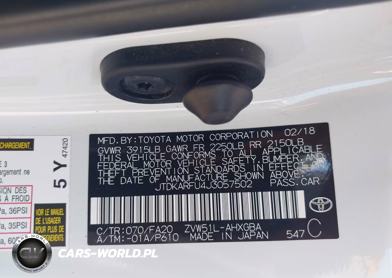 2018 Toyota Prius Three VIN:JTDKARFU4J3057502 - 9