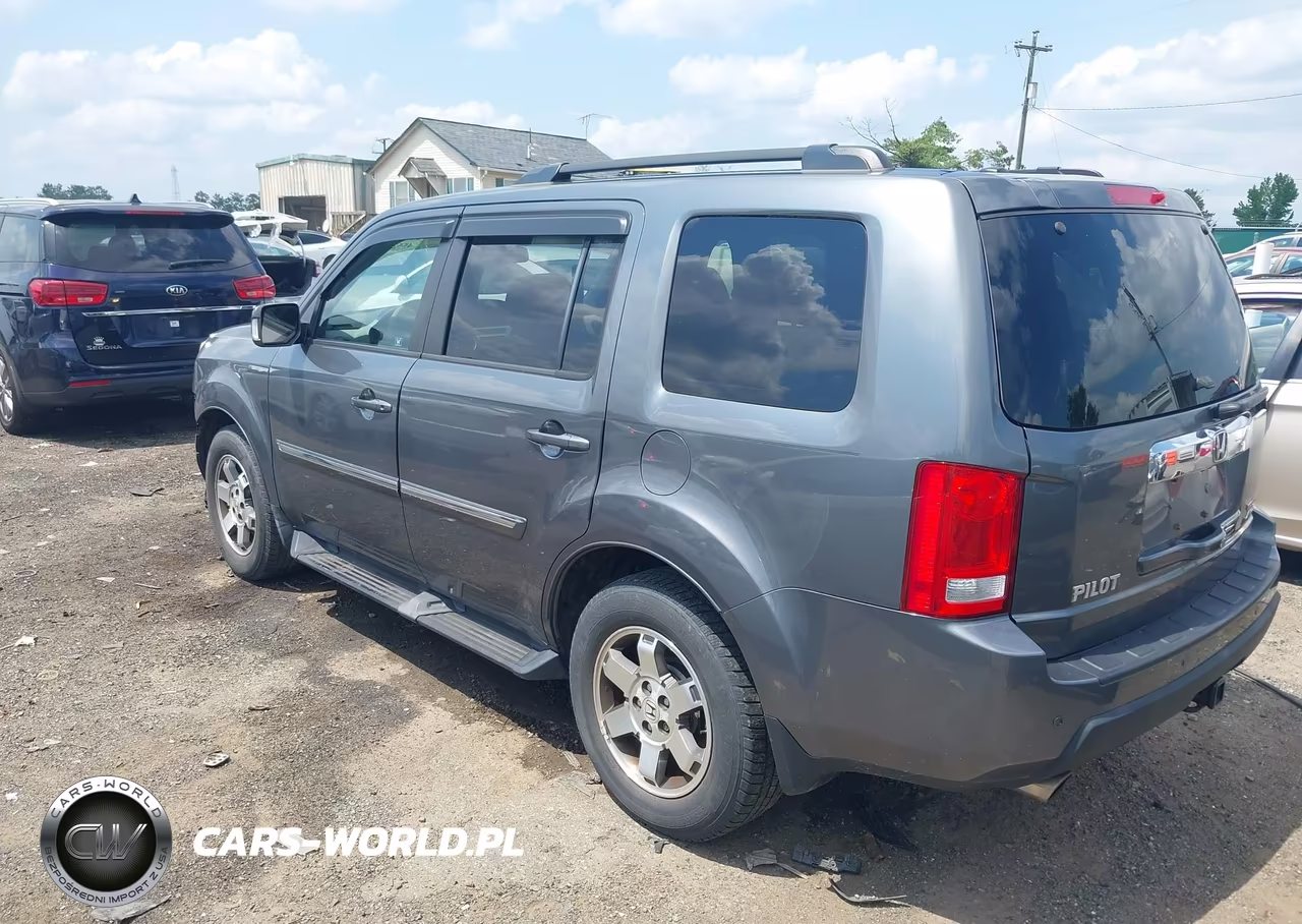 2011 Honda Pilot Touring VIN:5FNYF4H98BB025826 - 3