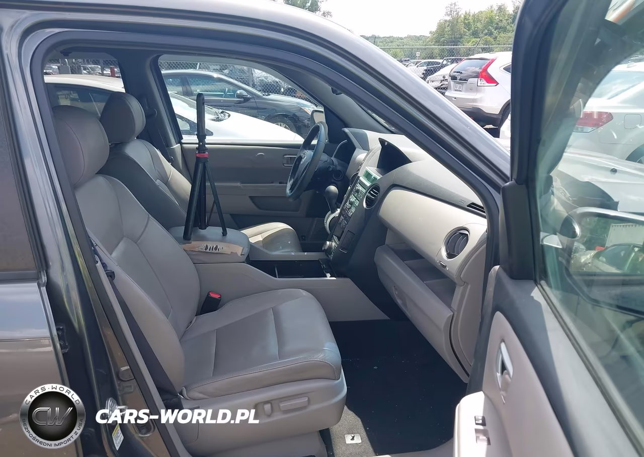 2011 Honda Pilot Touring VIN:5FNYF4H98BB025826 - 5
