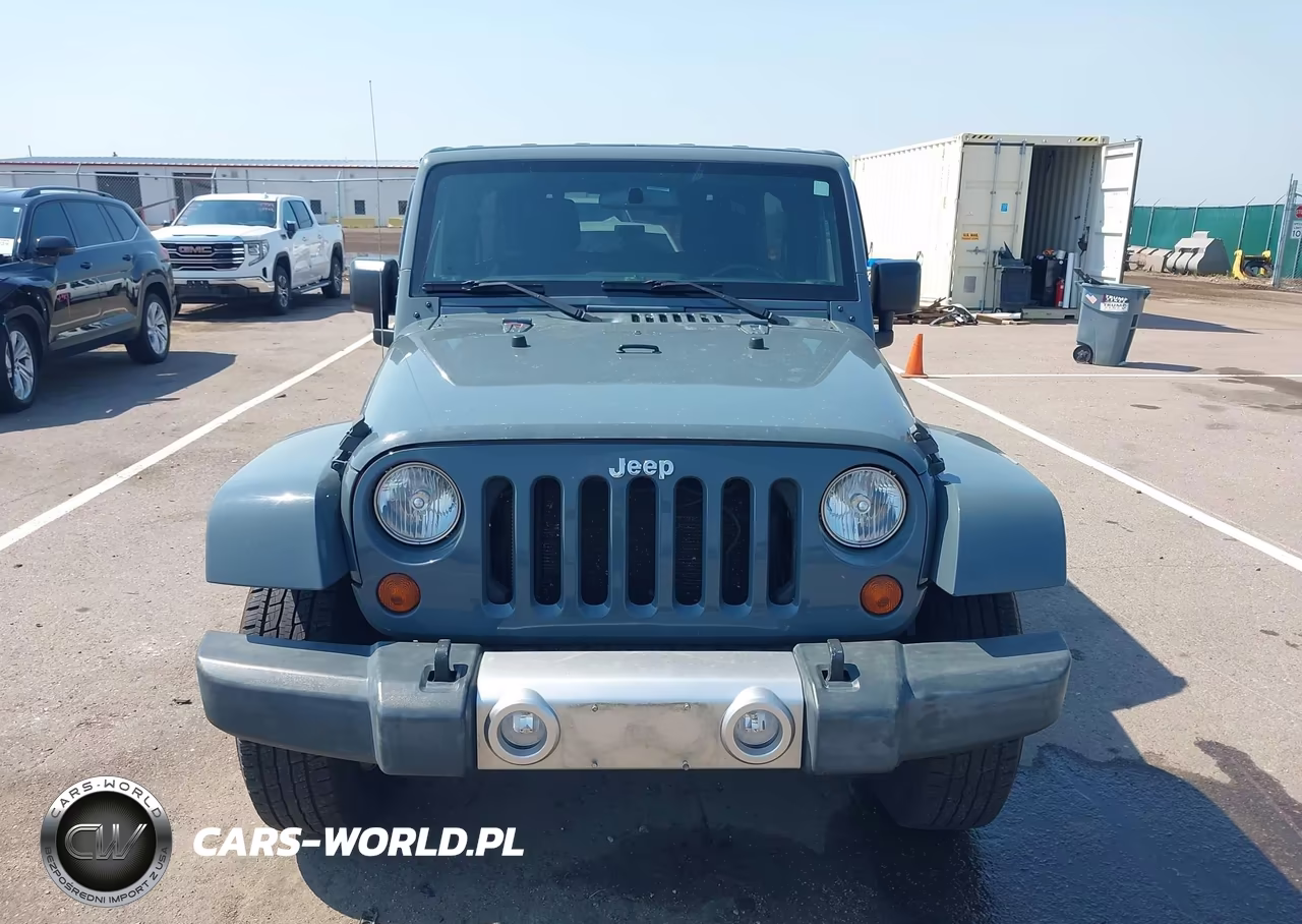 2015 Jeep Wrangler Unlimited Sahara VIN:1C4BJWEG8FL586596 - 12