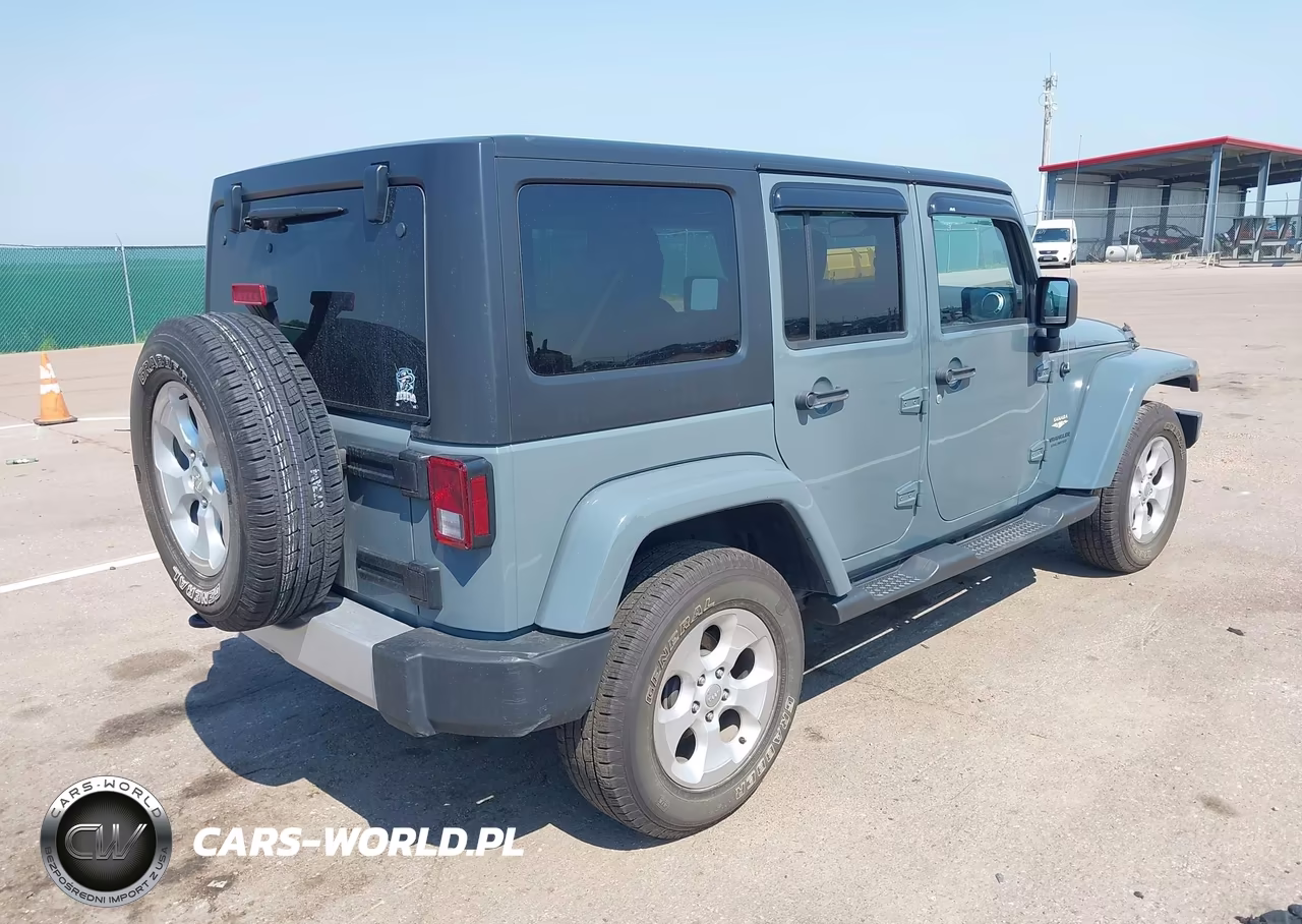 2015 Jeep Wrangler Unlimited Sahara VIN:1C4BJWEG8FL586596 - 4
