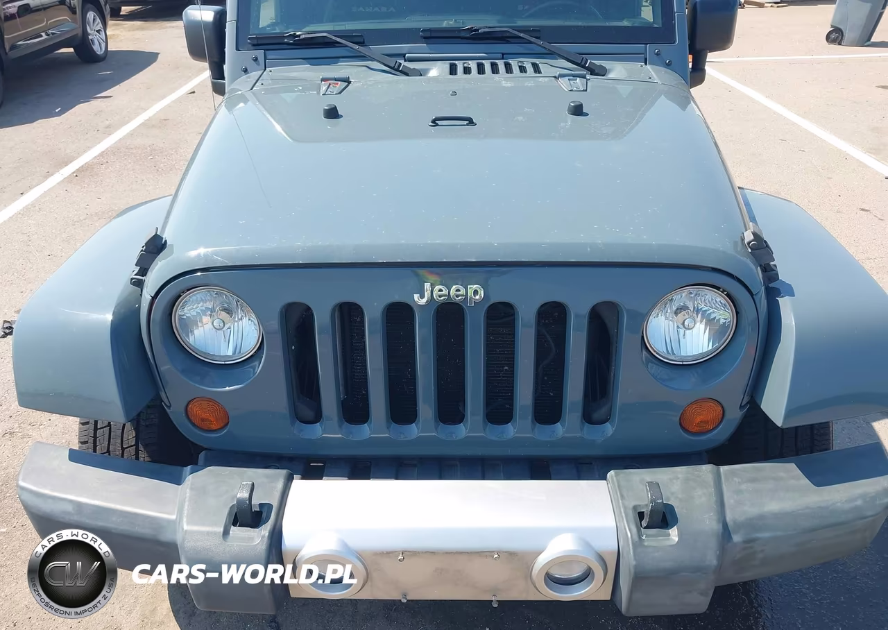 2015 Jeep Wrangler Unlimited Sahara VIN:1C4BJWEG8FL586596 - 6