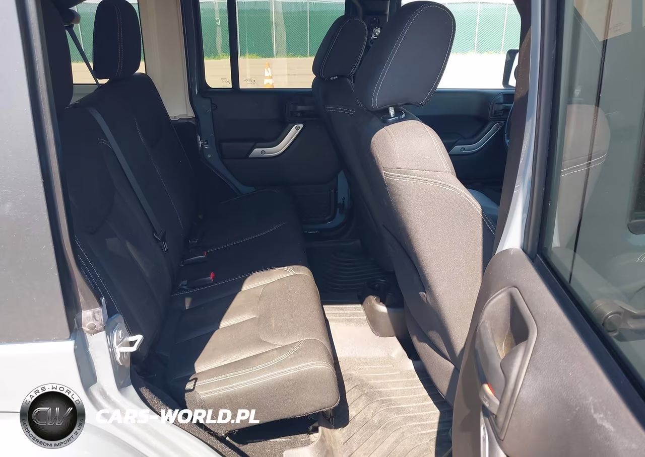 2015 Jeep Wrangler Unlimited Sahara VIN:1C4BJWEG8FL586596 - 8