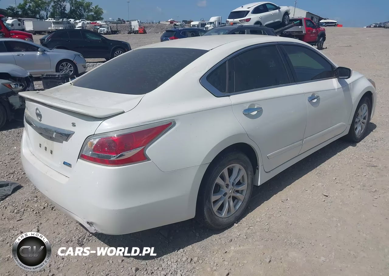 2014 Nissan Altima 2.5 S VIN:1N4AL3AP8EN226764 - 4