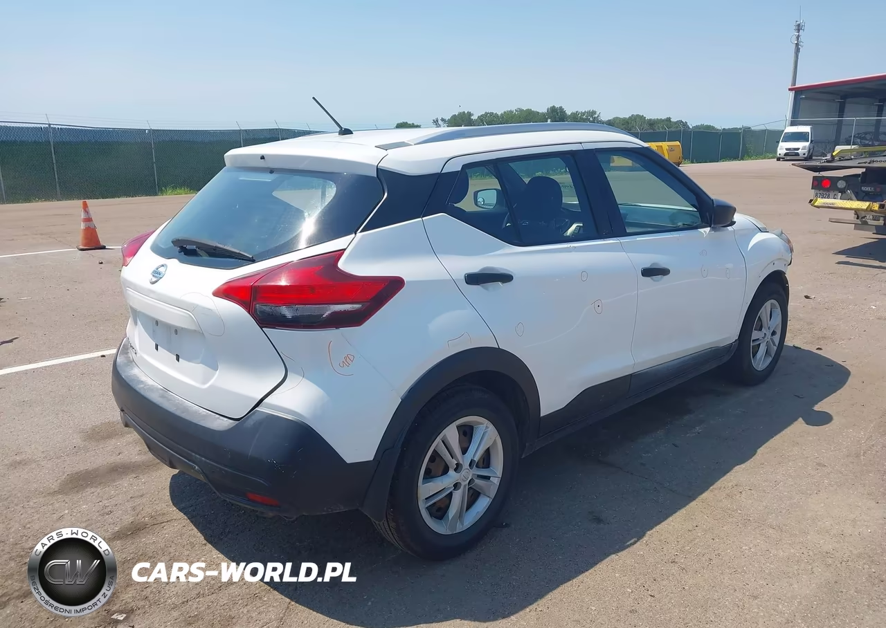 2019 Nissan Kicks S VIN:3N1CP5CU7KL495780 - 4