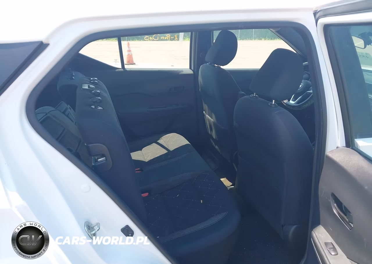 2019 Nissan Kicks S VIN:3N1CP5CU7KL495780 - 8