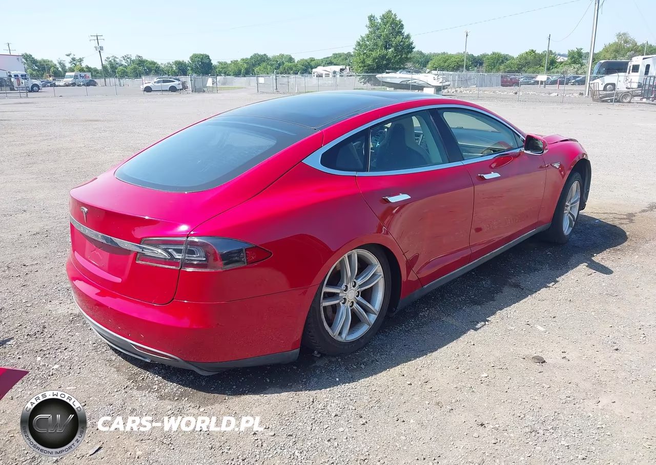 2013 Tesla Model S VIN:5YJSA1AC5DFP10782 - 4