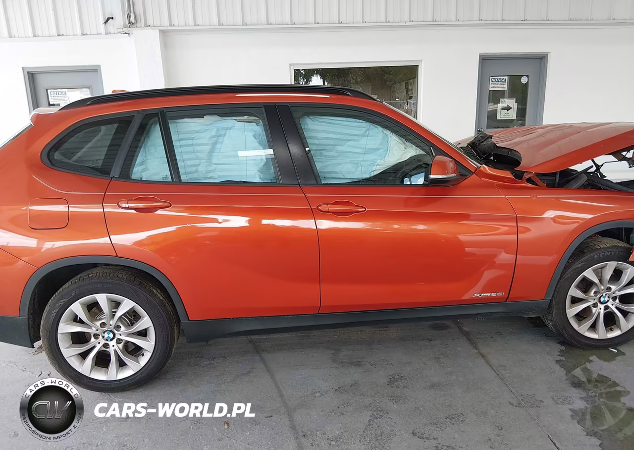 2014 BMW X1 xDrive28I VIN:WBAVL1C51EVR93512 - 13